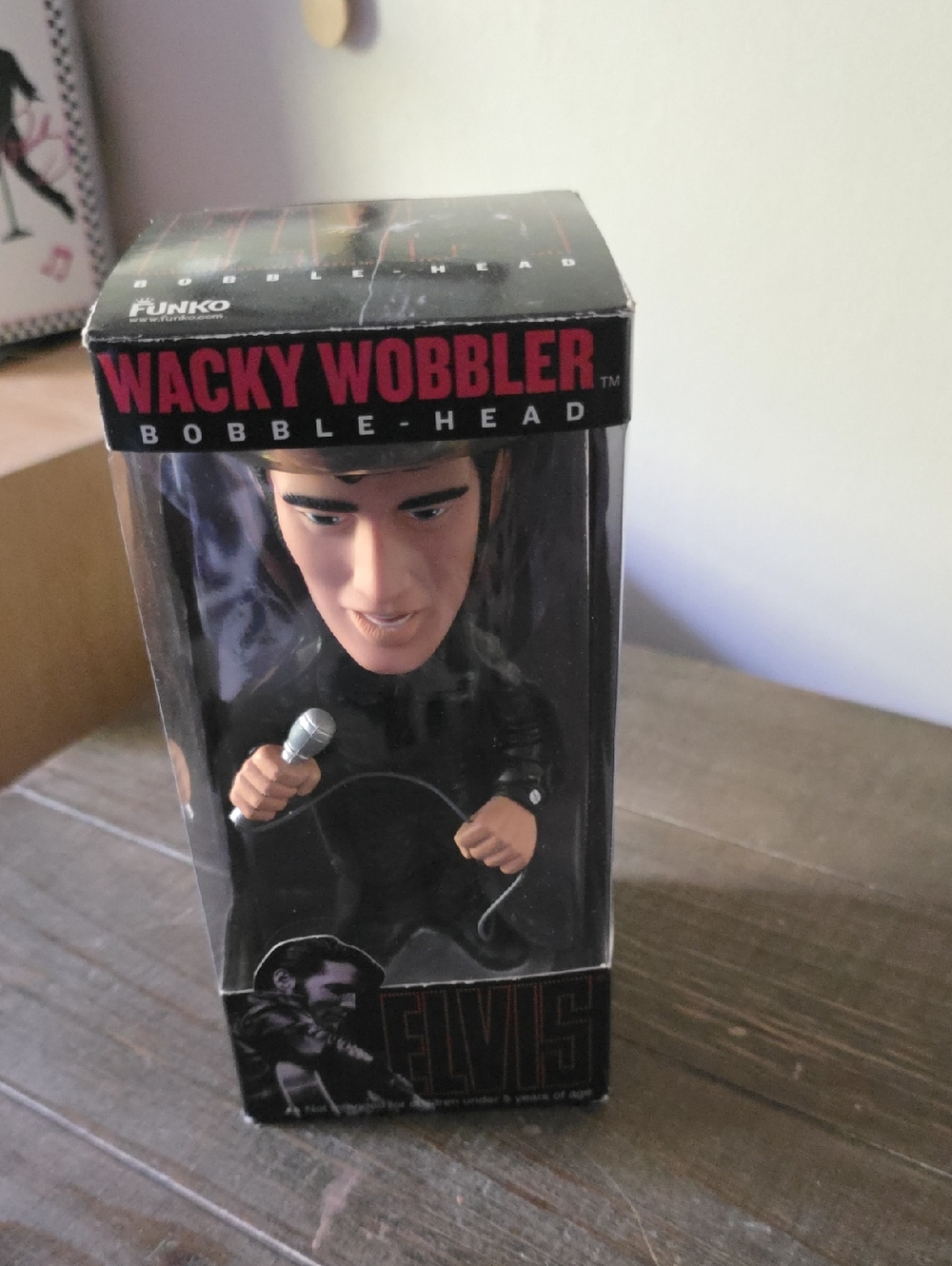 Wacky Wobbler Elvis Bobble-Head - Black Outfit